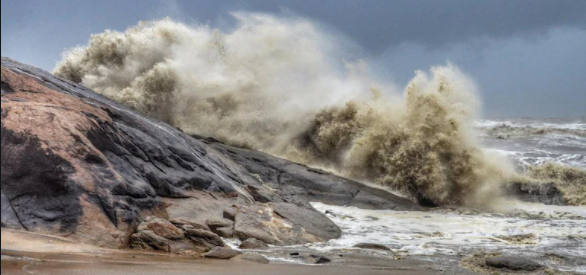 Gujarat Braces For Worst Cyclone In Over Two Decades, 1.5 Lakh Taken away