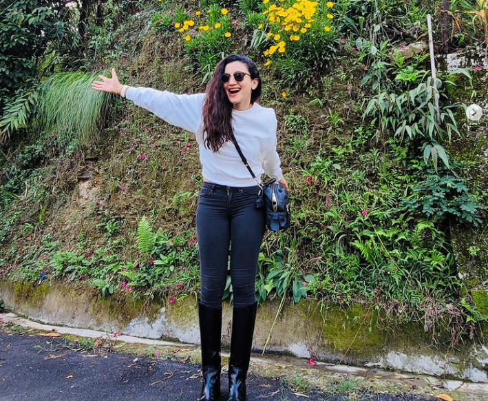 Gauahar Khan Says Goodbye To Mid-Week Blues In A Casual Chic Look