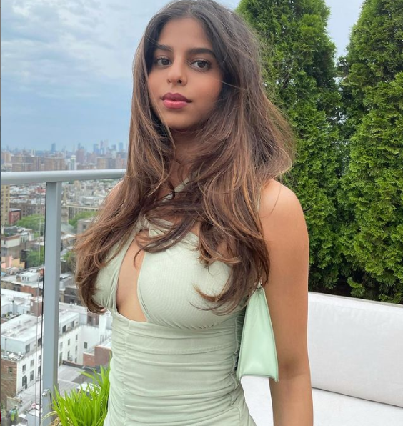Trending: Suhana Khan And Her Companions Party On A Yacht