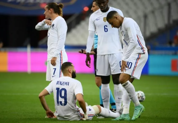 Benzema Exits Early As France Hits Bulgaria