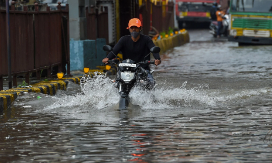 People Shifted As Mumbai Mithi River Swells ﻿