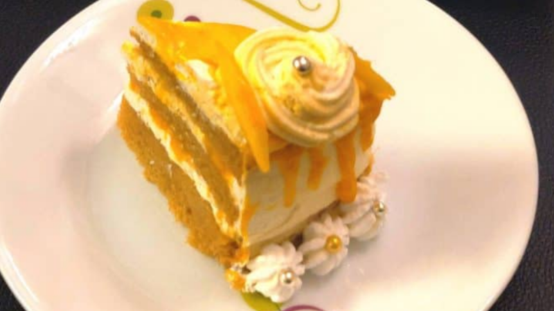 Eggless Wheat Mango Cake With Homemade Cream