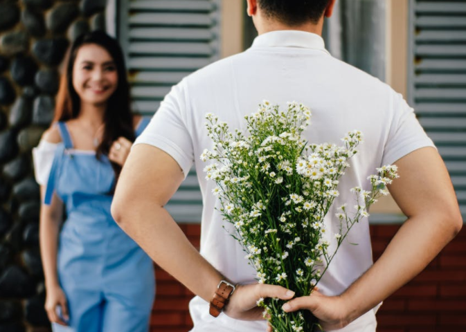 7 Old-Fashioned Ways To Flirt That Never Go Out Of Style