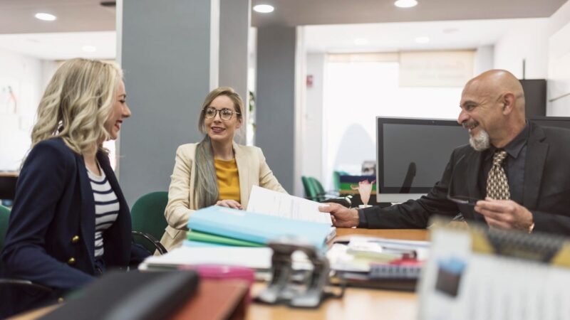 5 Ways To Stop Being ‘People-Pleaser’ Among  Colleagues