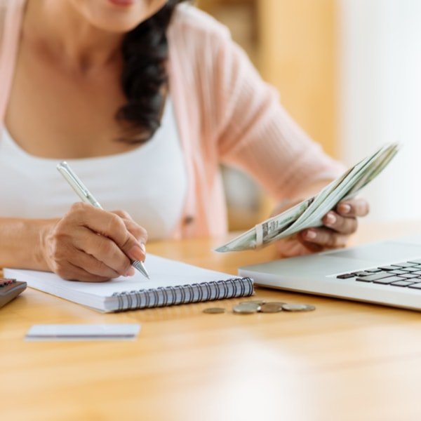 6 Smart Financial Habits Every Woman must Adopt