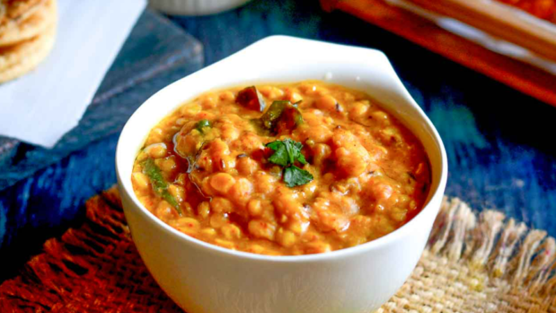 Different Style Dal Pakwan