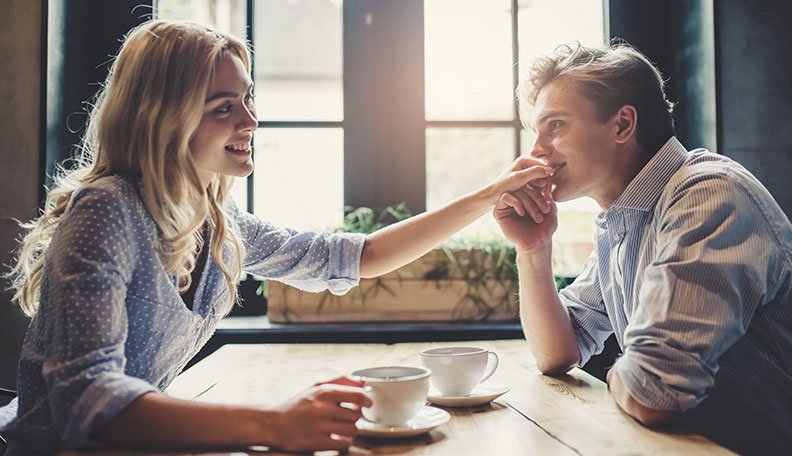 5 Crazy Signs of a SECRET office romance