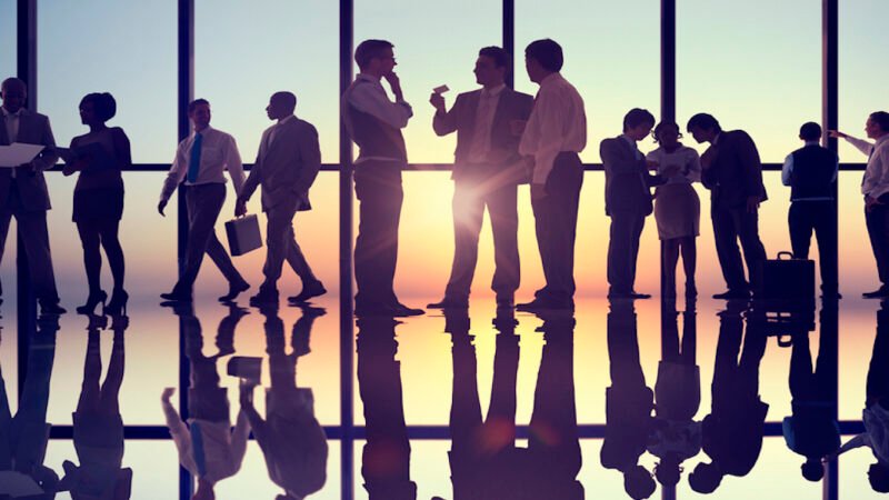 5 rules to  Turn your colleagues into friends