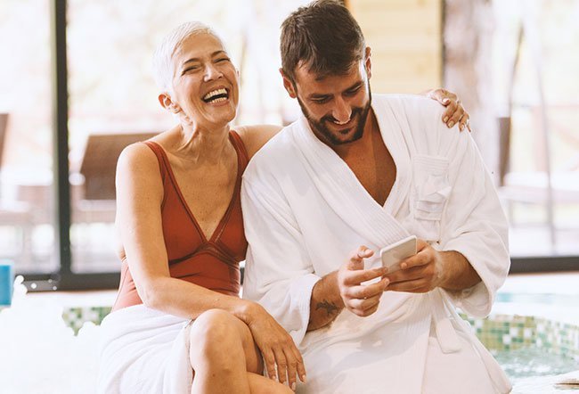 6 Best Tips to help you date an older woman