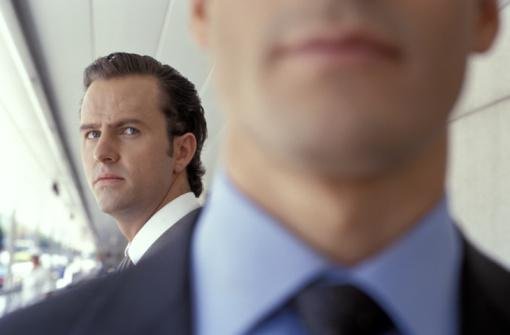 5 signs to detect If co-workers are jealous