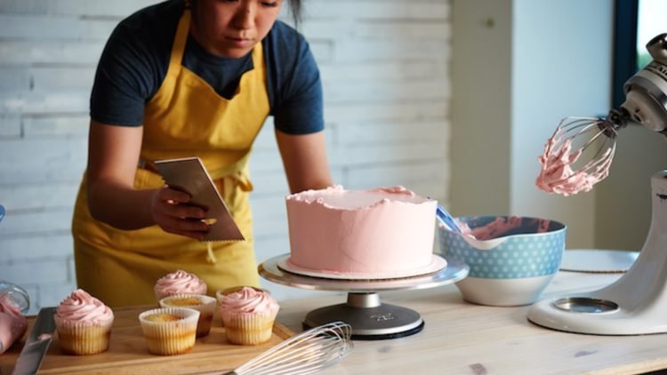 Job lay-off made woman start small-scale cake business