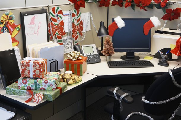 Decorate the workplace cubicle For Christmas celebration 