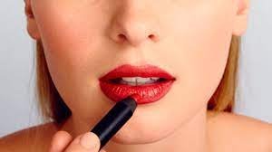 How to stop your lipstick from smudging under your face