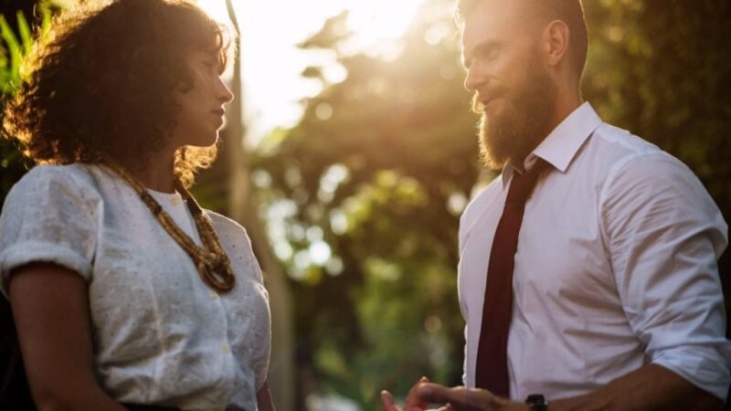 5 Crazy Signs of a SECRET office romance
