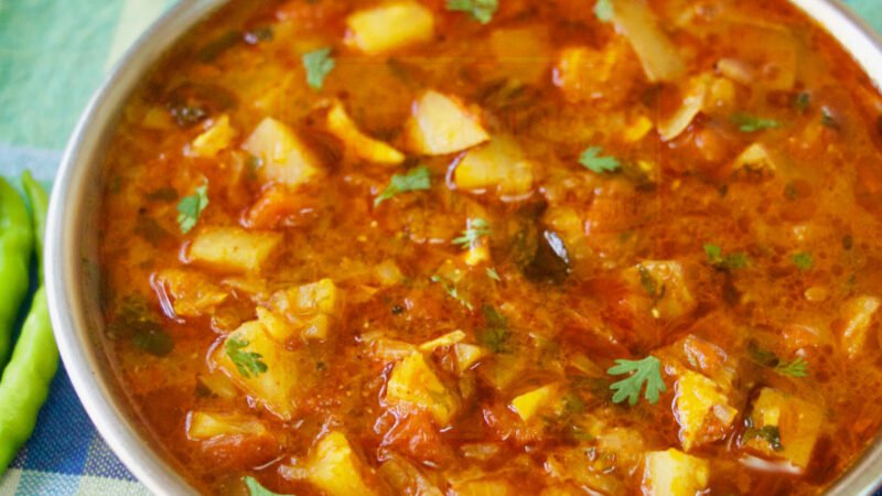 Pyaz Aloo Recipe