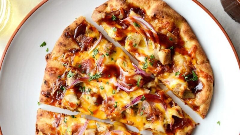 Chicken Makhni Naan Pizza Recipe