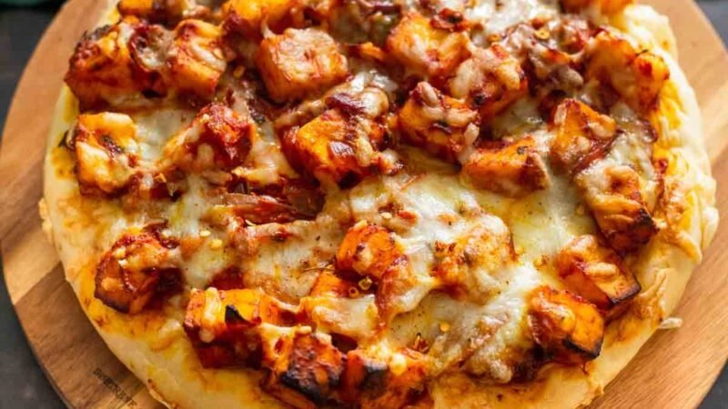 Spread Paneer Pizza