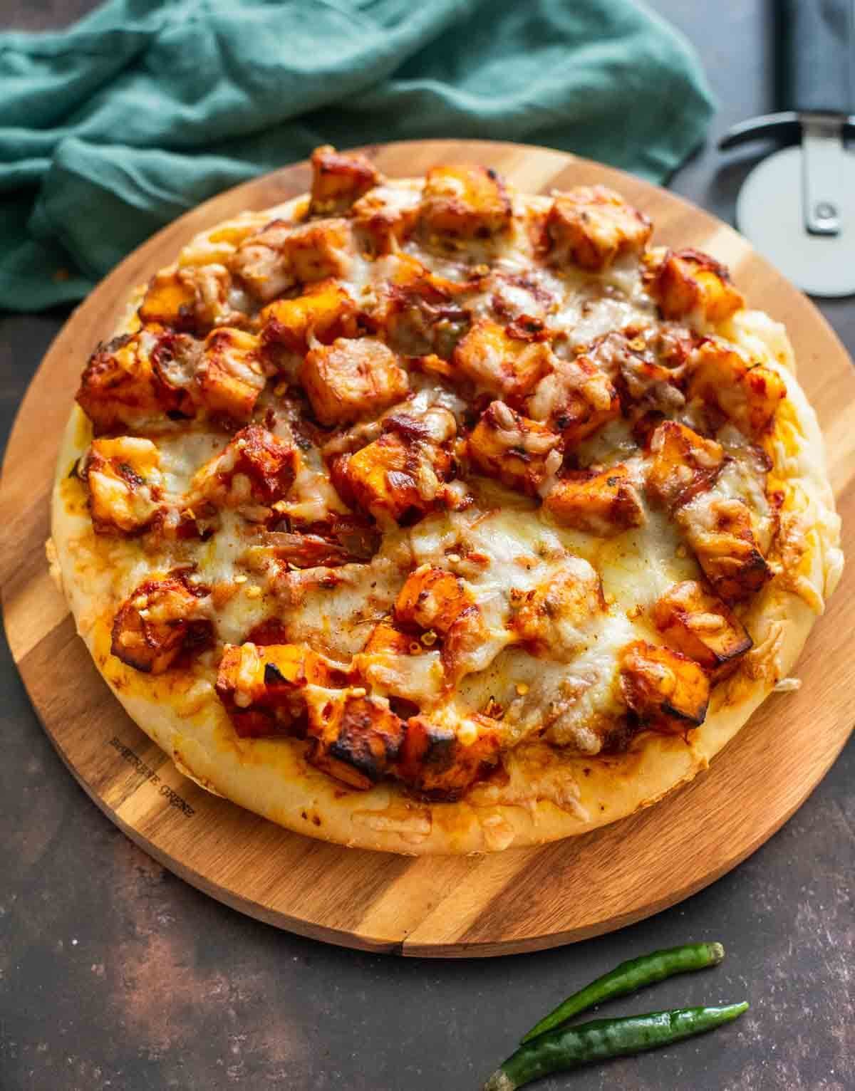 Spread Paneer Pizza