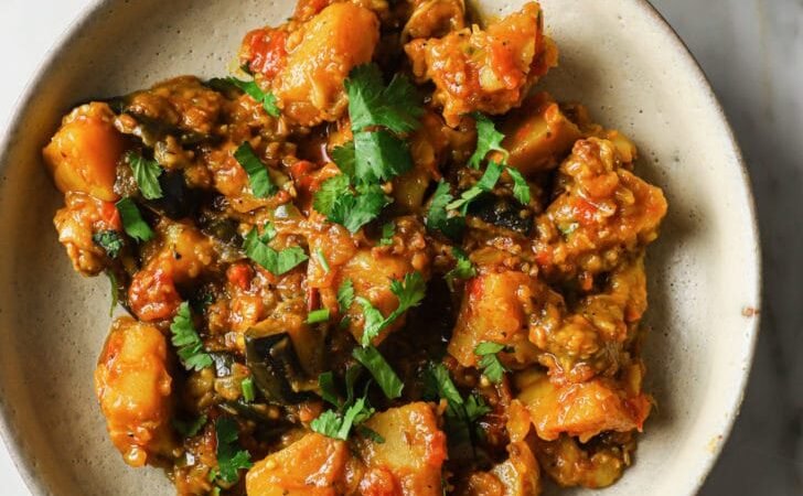 Dry Eggplant and Potato Curry Recipe