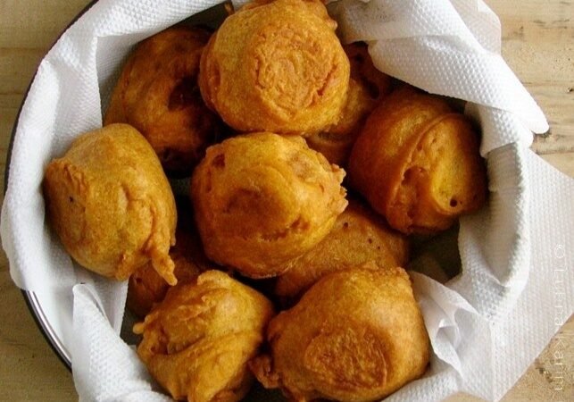 Cheddar Stuffed Aloo Bonda Recipe