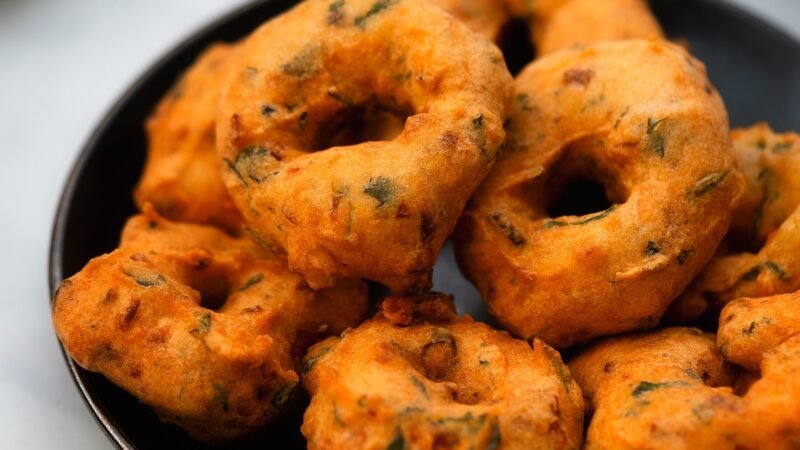 South Indian famous Ulundu Vada Recipe