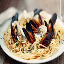 Spaghetti With Clams And Crisp Bread Crumbs