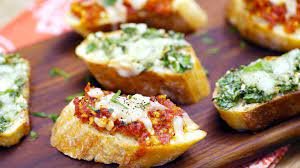 How To Make A Garlic Bread With Toppings