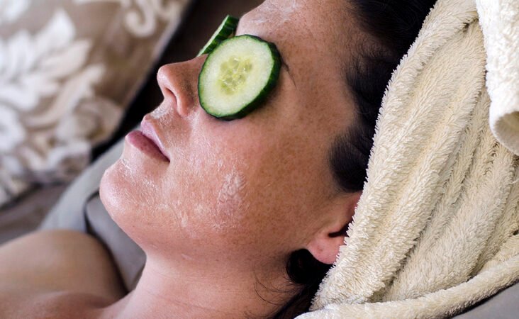 Excellence tip 5 home cures by Shahnaz Husain for shining summer skin