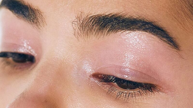 LIPSTICKS CAN EASILY DOUBLE AS EYESHADES