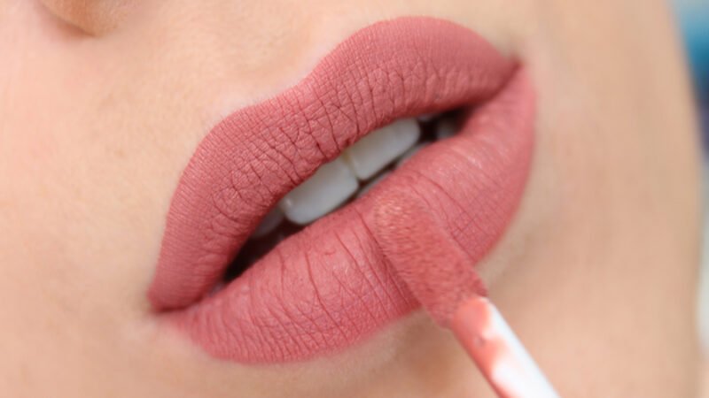 DO THIS BEFORE APPLYING LIQUID LIPSTICK