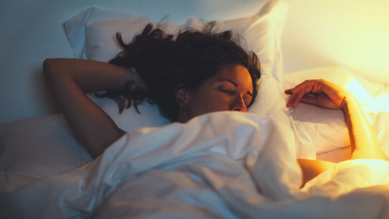 Switch out all lights when you hit the bed